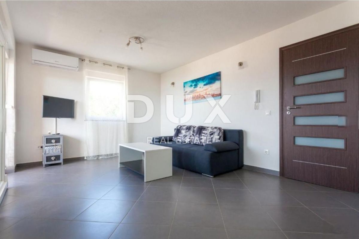 OTOK KRK, KLIMNO - apartma v vili 61m2, DB+2S, 1. nadstropje, s čudovitim pogledom na morje in bazen - S4