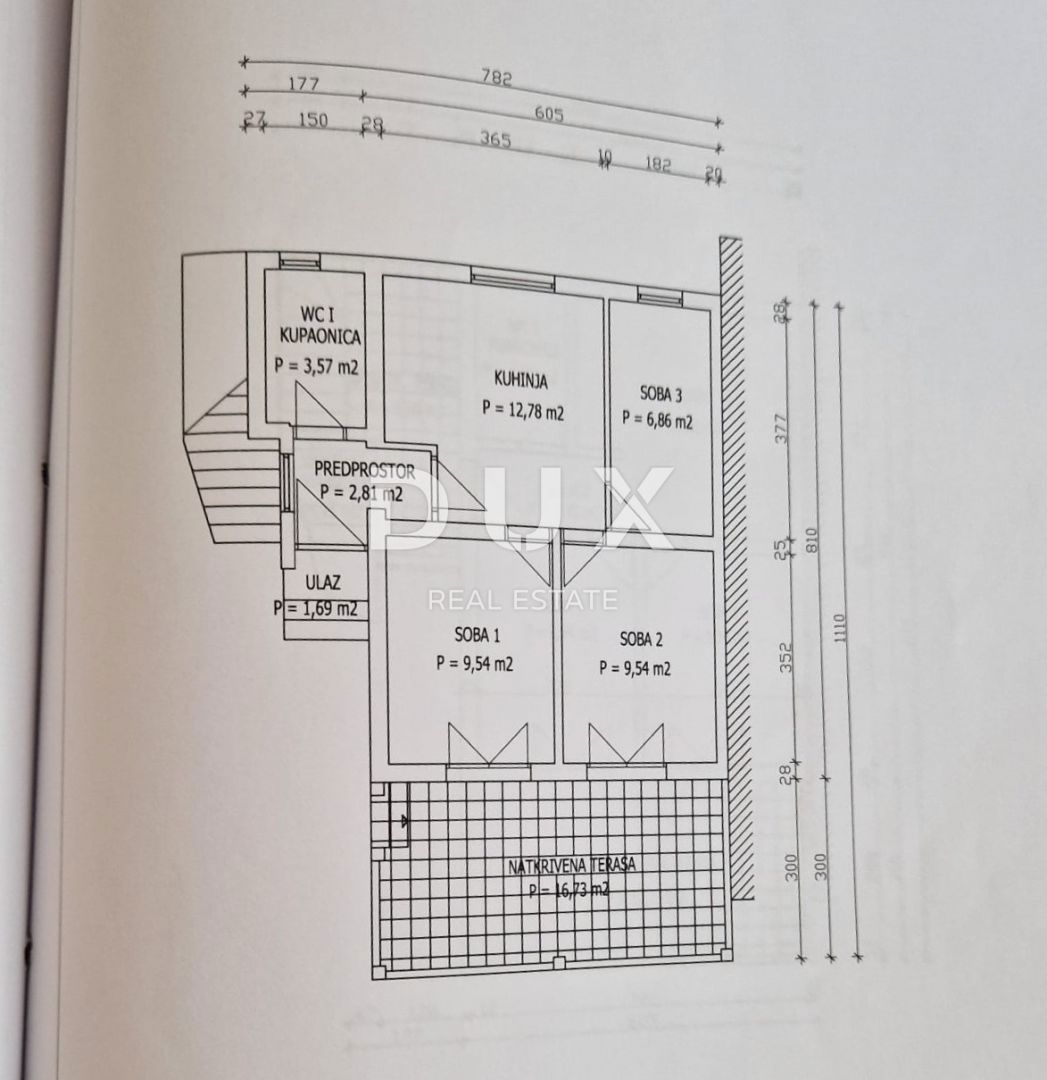 OTOK PAG, PAG - Dvojček hiše za adaptacijo s pogledom na morje