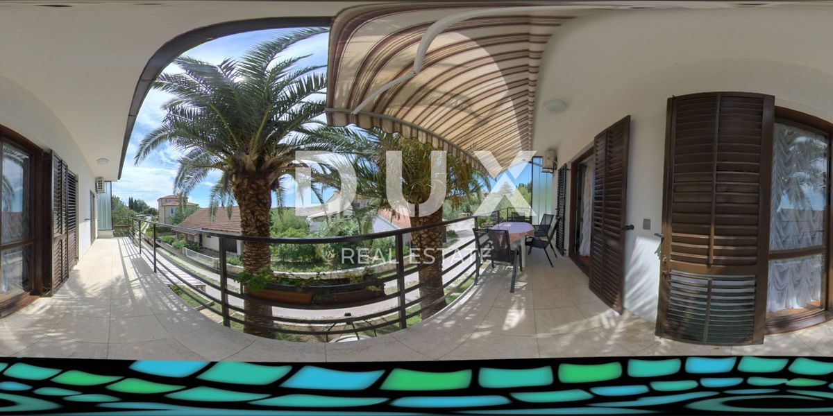 ISTRA, PREMANTURA - Prostorno stanovanje s teraso v bližini plaže!
