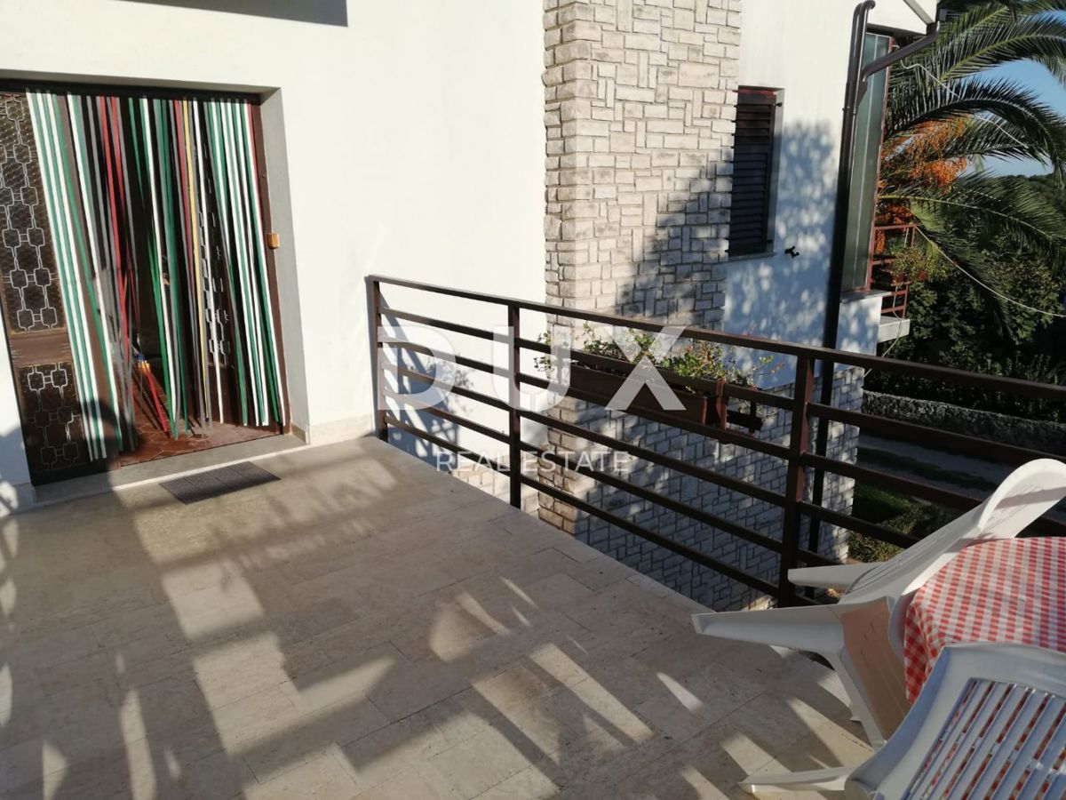 ISTRA, PREMANTURA - Prostorno stanovanje s teraso v bližini plaže!