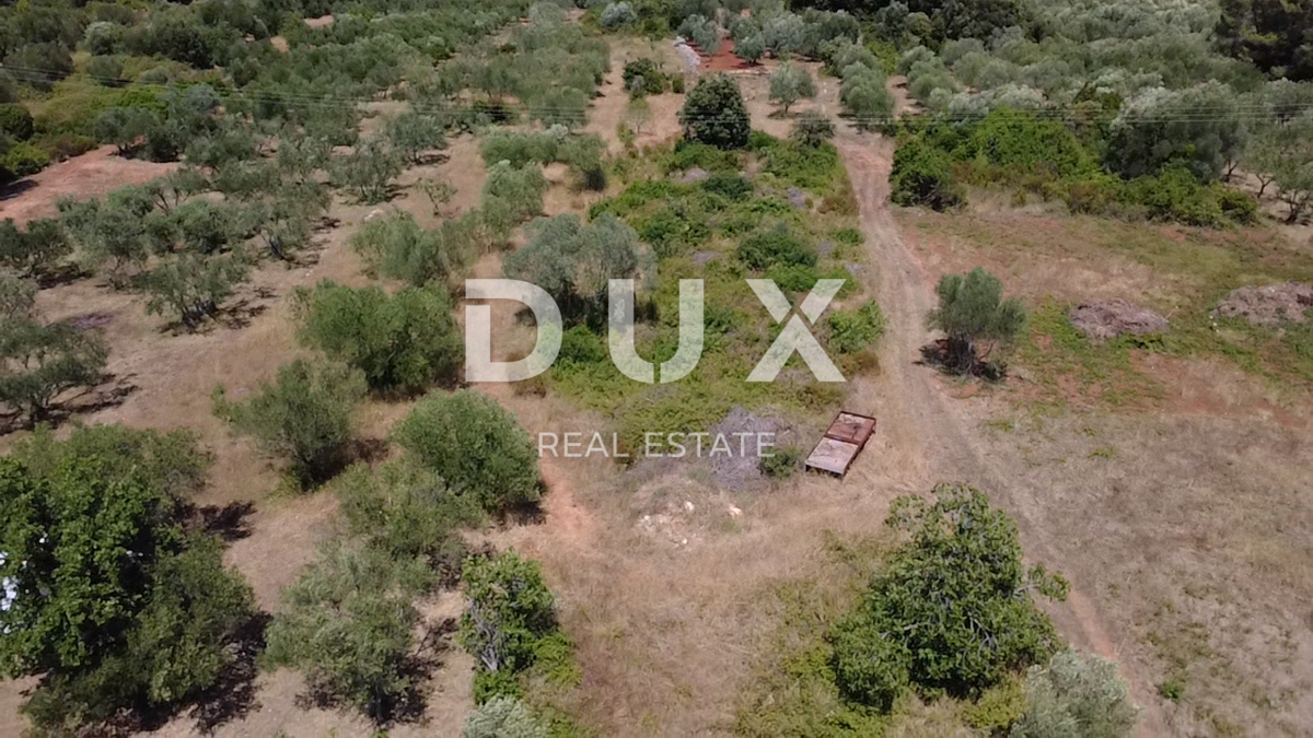 ZADAR, SUKOŠAN – Gradbeno zemljišče 300 m od morja, 1128 m²
