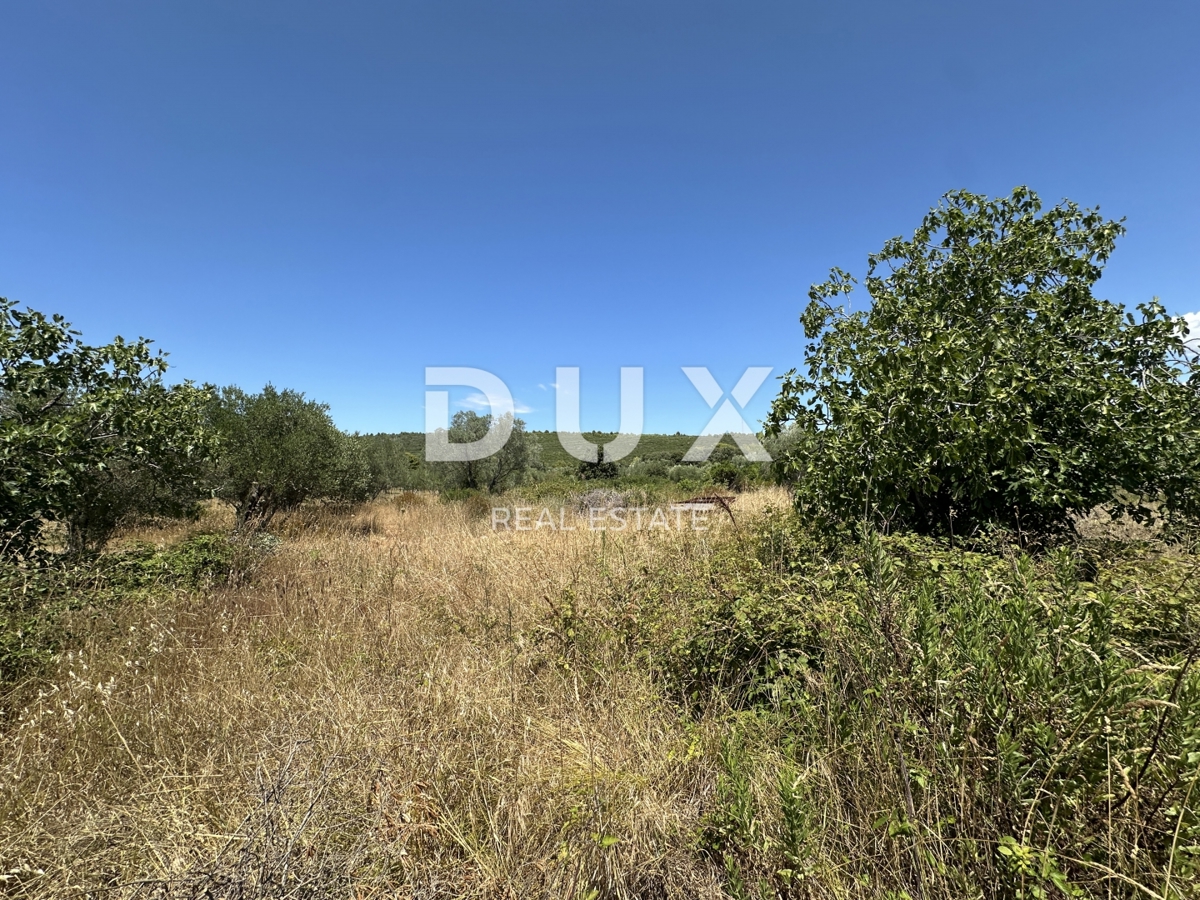 ZADAR, SUKOŠAN – Gradbeno zemljišče 300 m od morja, 1128 m²