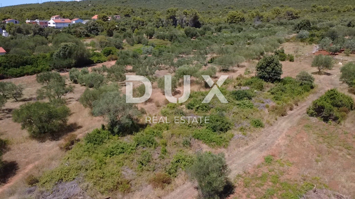 ZADAR, SUKOŠAN – Gradbeno zemljišče 300 m od morja, 1128 m²