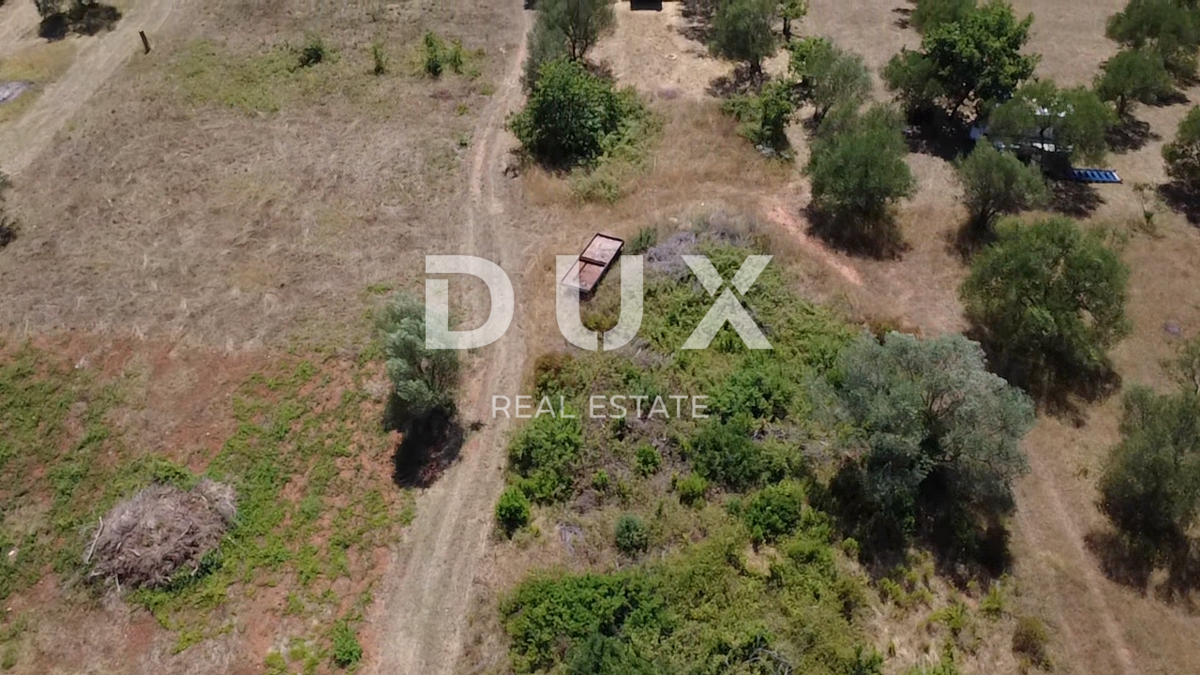 ZADAR, SUKOŠAN – Gradbeno zemljišče 300 m od morja, 1128 m²