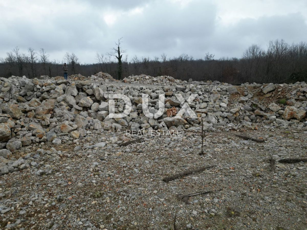 MATULJI, PERMANI - Zazidljivo zemljišče 16000m2 v delovni coni za skladišča/hale, CONA M