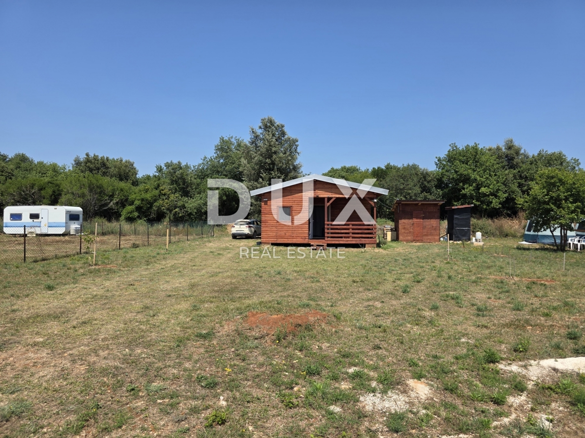 ISTRA, ŠIŠAN - Kmetijsko zemljišče z vikend hišo!