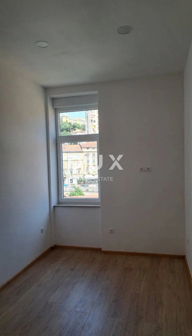 RIJEKA, BRAJDA - prostorno stanovanje z dvema stanovanjskima enotama