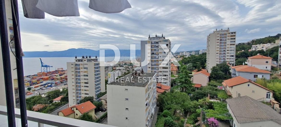 RIJEKA, KRIMEA - Prostorno in svetlo stanovanje z 2 spalnicama in 1 spalnico s pogledom na morje in odlično lokacijo!!