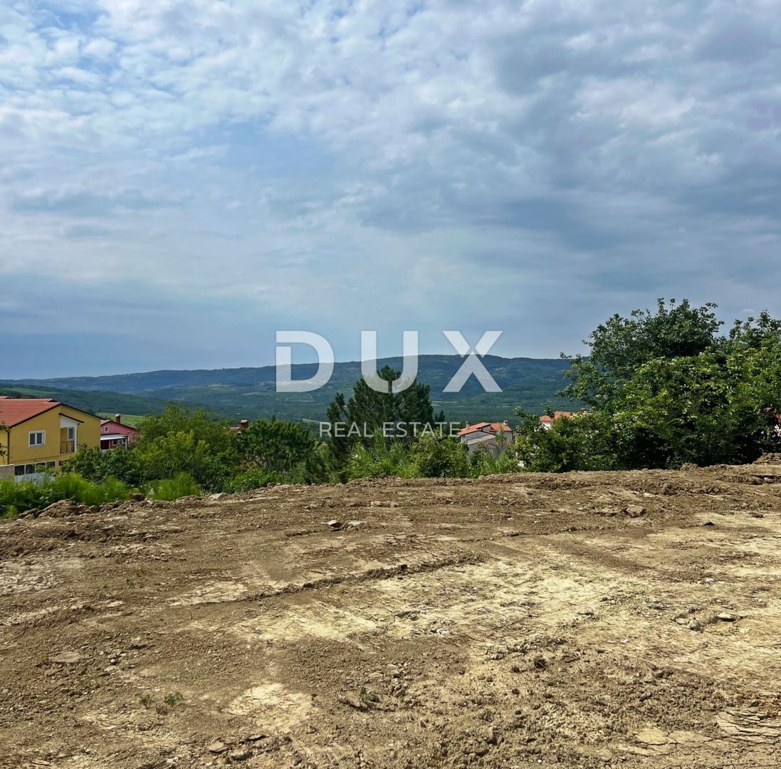 ISTRA, MOTOVUN - Gradbeno zemljišče z atraktivnim razgledom