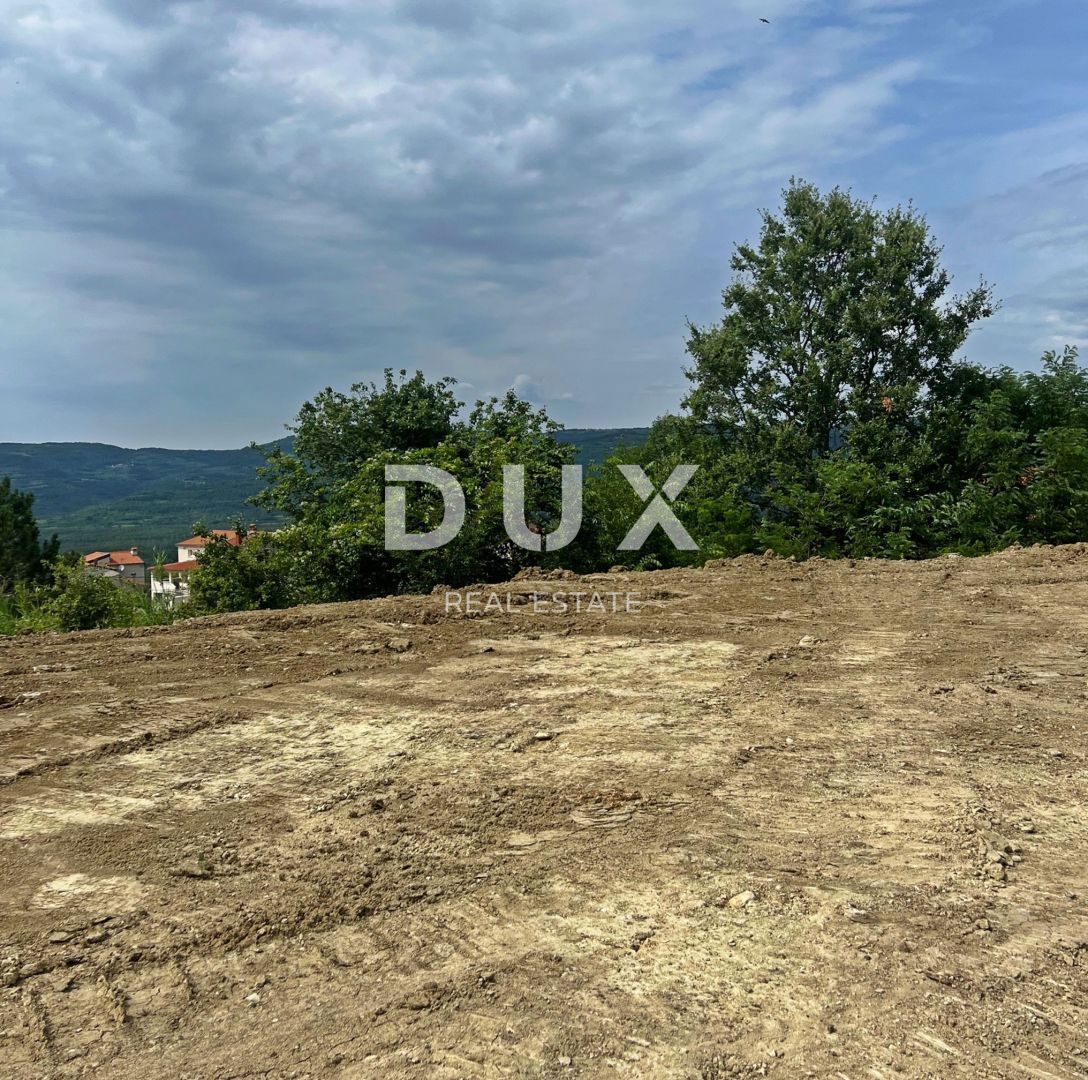 ISTRA, MOTOVUN - Gradbeno zemljišče z atraktivnim razgledom