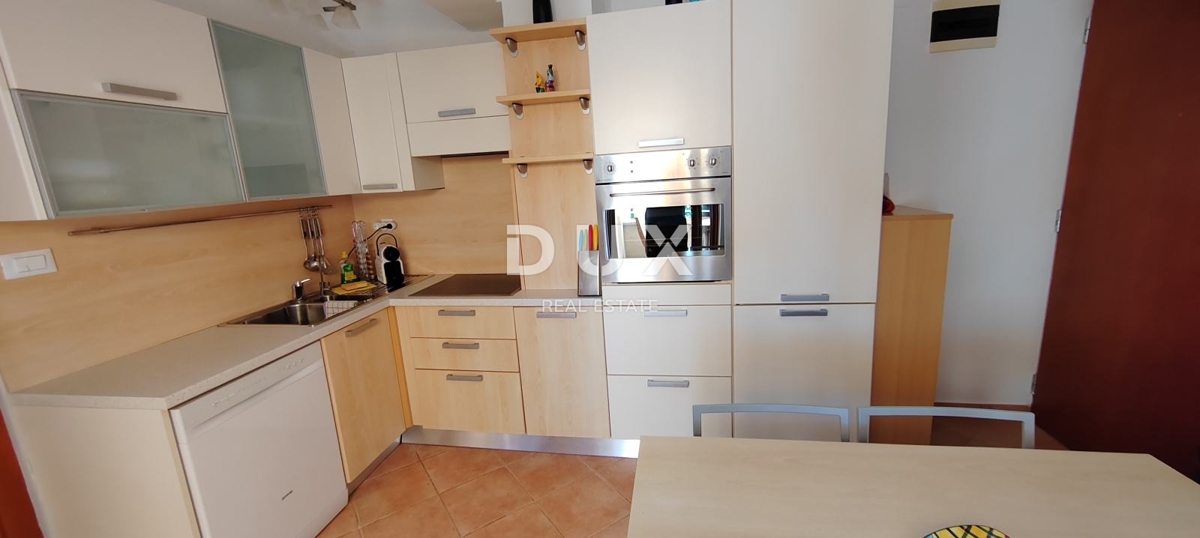 ISTRA, PREMANTURA - dvonadstropno stanovanje na mirni lokaciji in le nekaj korakov od morja! 