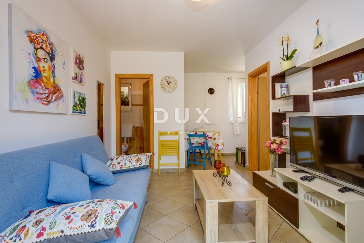 MALI LOŠINJ - Dva apartmaja z vrtom in teraso le 130 metrov od morja