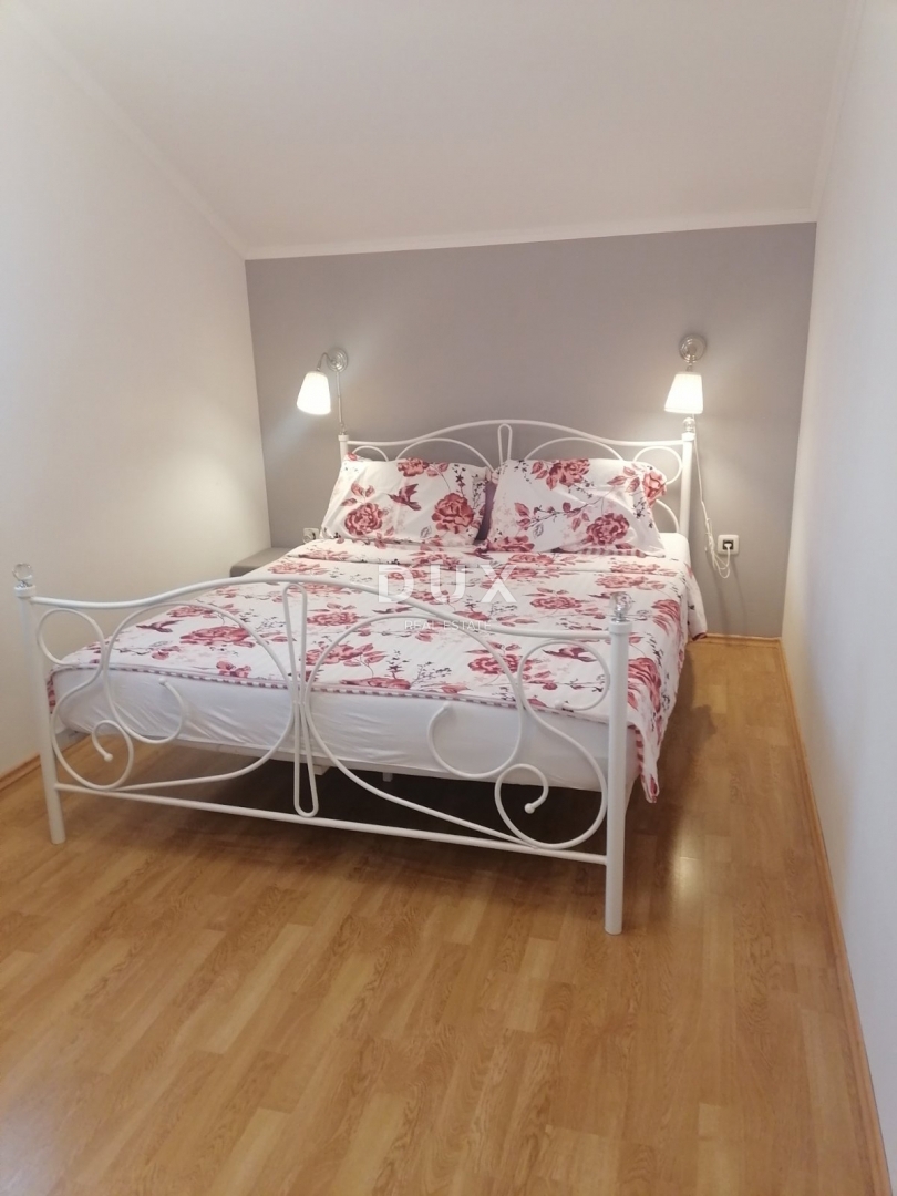 MALI LOŠINJ - Dva apartmaja z vrtom in teraso le 130 metrov od morja