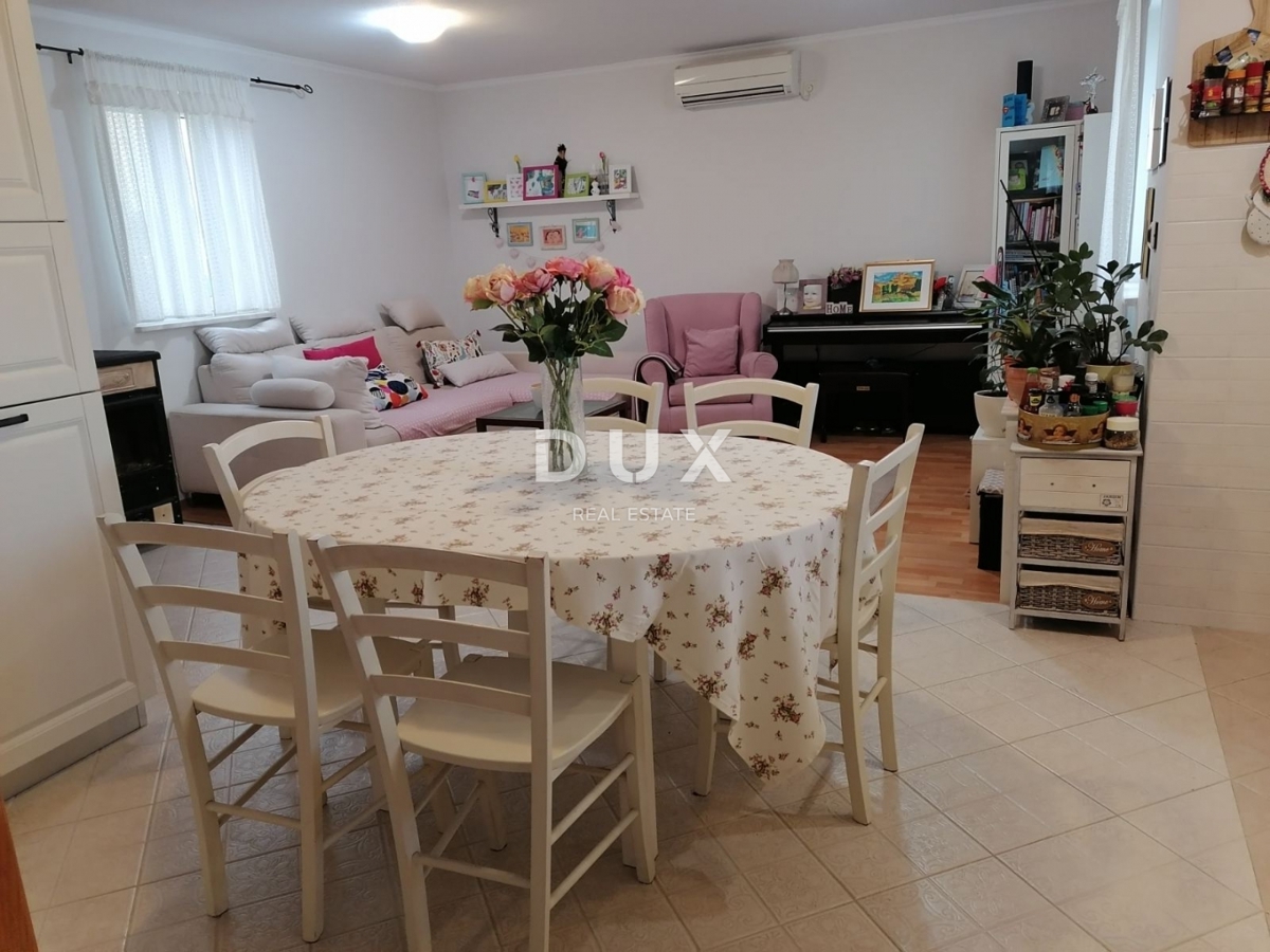 MALI LOŠINJ - Dva apartmaja z vrtom in teraso le 130 metrov od morja