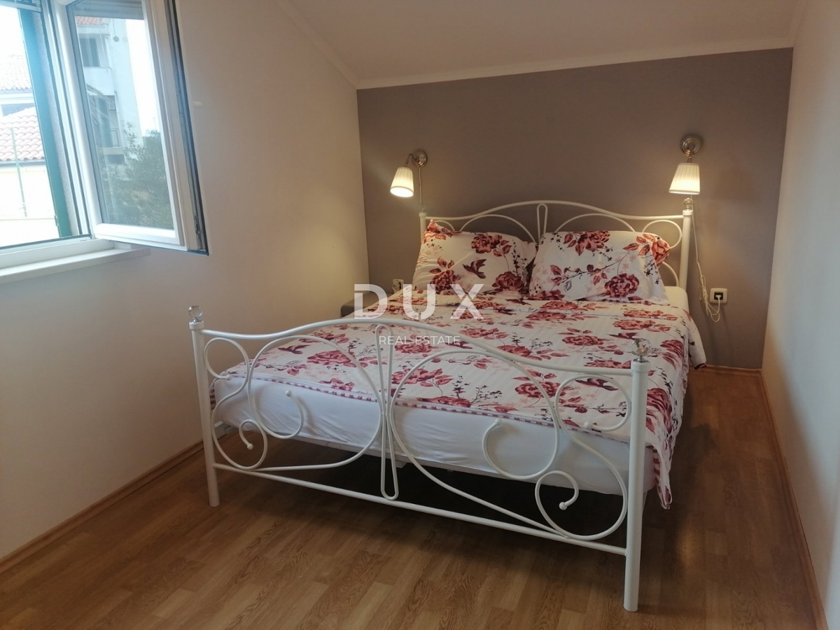 MALI LOŠINJ - Dva apartmaja z vrtom in teraso le 130 metrov od morja