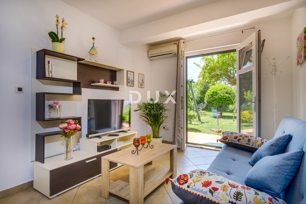 MALI LOŠINJ - Dva apartmaja z vrtom in teraso le 130 metrov od morja