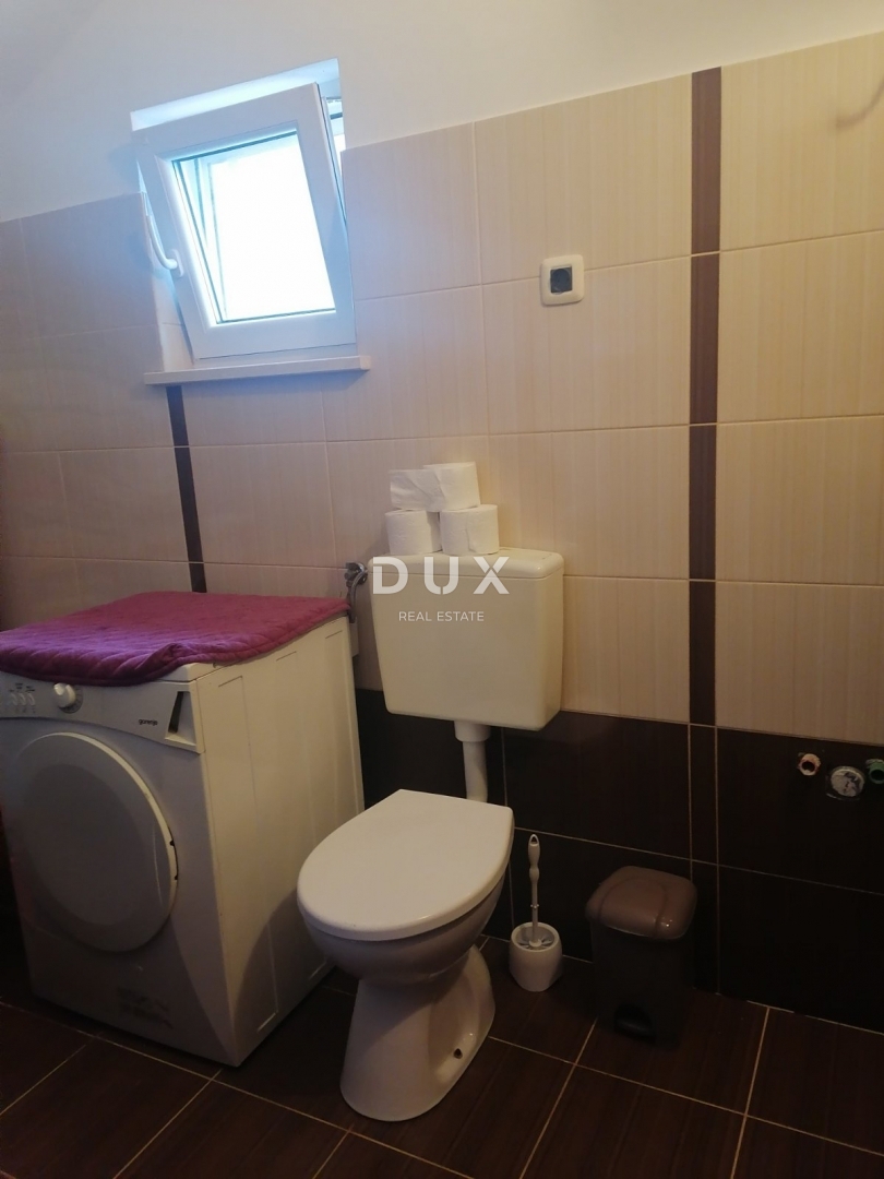 MALI LOŠINJ - Dva apartmaja z vrtom in teraso le 130 metrov od morja
