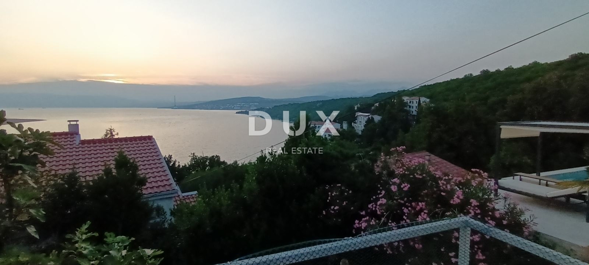 KRALJEVICA - hiša z dvema apartmajema, druga vrsta do morja