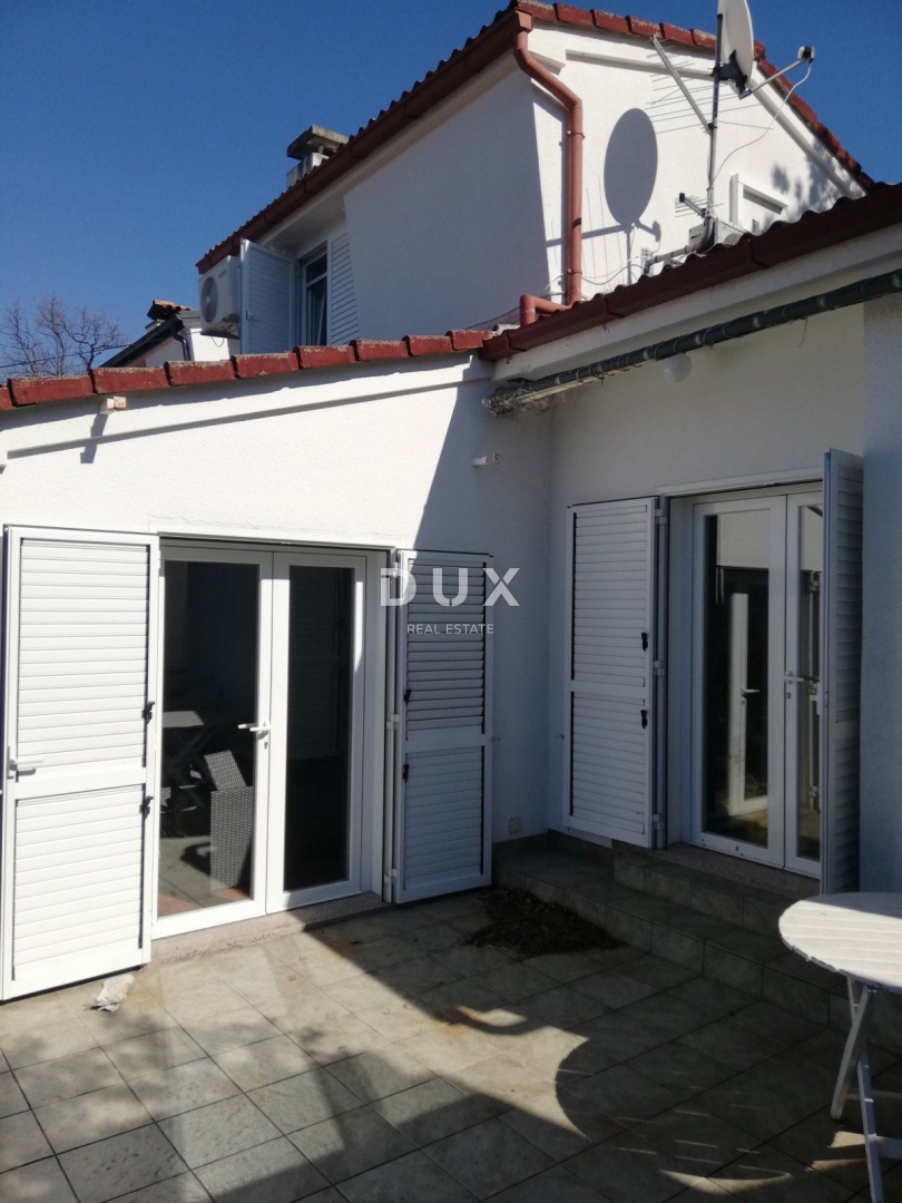 KRALJEVICA - hiša z dvema apartmajema, druga vrsta do morja