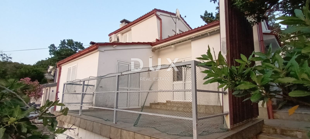 KRALJEVICA - hiša z dvema apartmajema, druga vrsta do morja