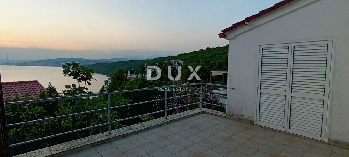 KRALJEVICA - hiša z dvema apartmajema, druga vrsta do morja