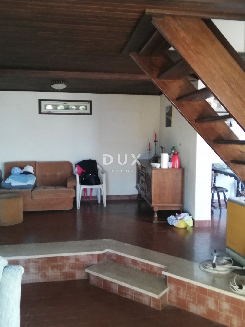 KRALJEVICA - hiša z dvema apartmajema, druga vrsta do morja