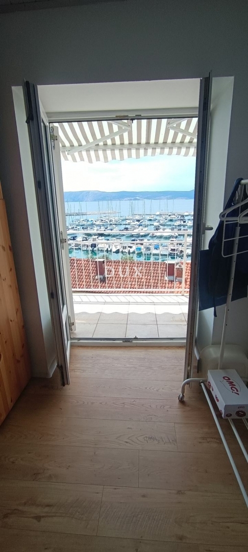 NOVI VINODOLSKI - apartma s čudovitim pogledom na morje in marino