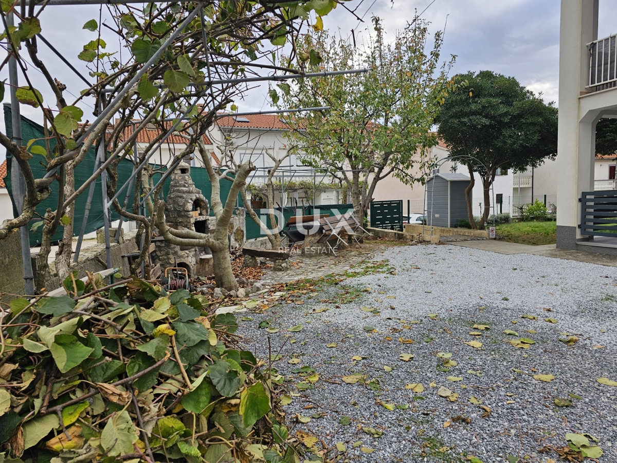 OTOK KRK, MESTO KRK - Idealno stanovanje v pritličju s parkirnim mestom