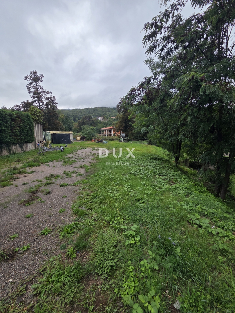 OPATIJA, POBRI, MATULJI – zazidljivo zemljišče 1600 m2 za družinsko hišo / stanovanjski objekt - oddaja stanovanj / hiše z bazenom 