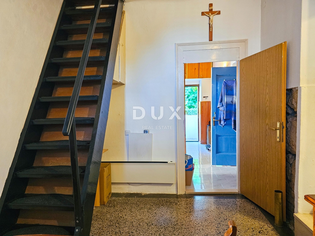 RIJEKA, CENTER - Dupleks stanovanje 104 m2, z dvoriščem in parkiriščem