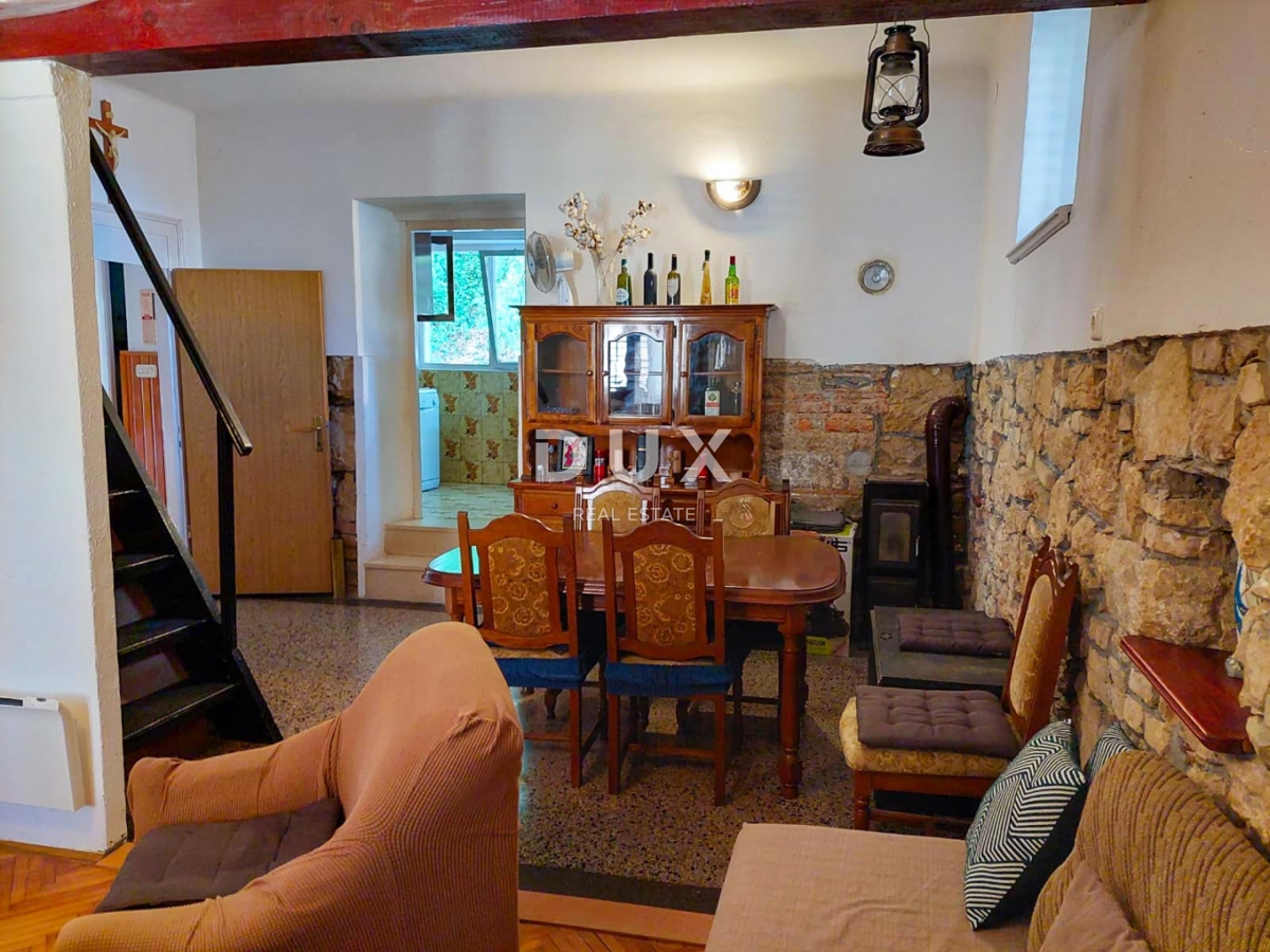 RIJEKA, CENTER - Dupleks stanovanje 104 m2, z dvoriščem in parkiriščem