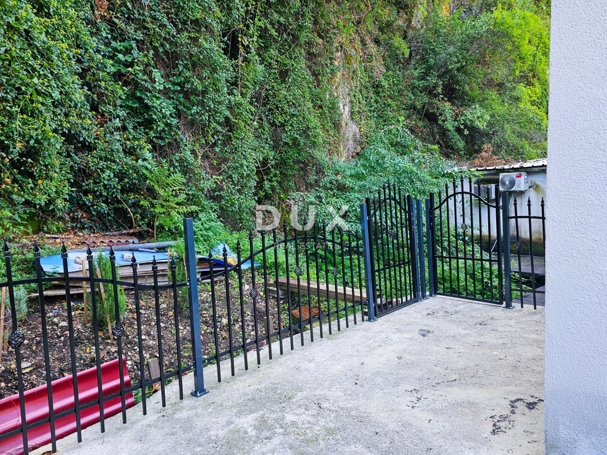 RIJEKA, CENTER - Dupleks stanovanje 104 m2, z dvoriščem in parkiriščem