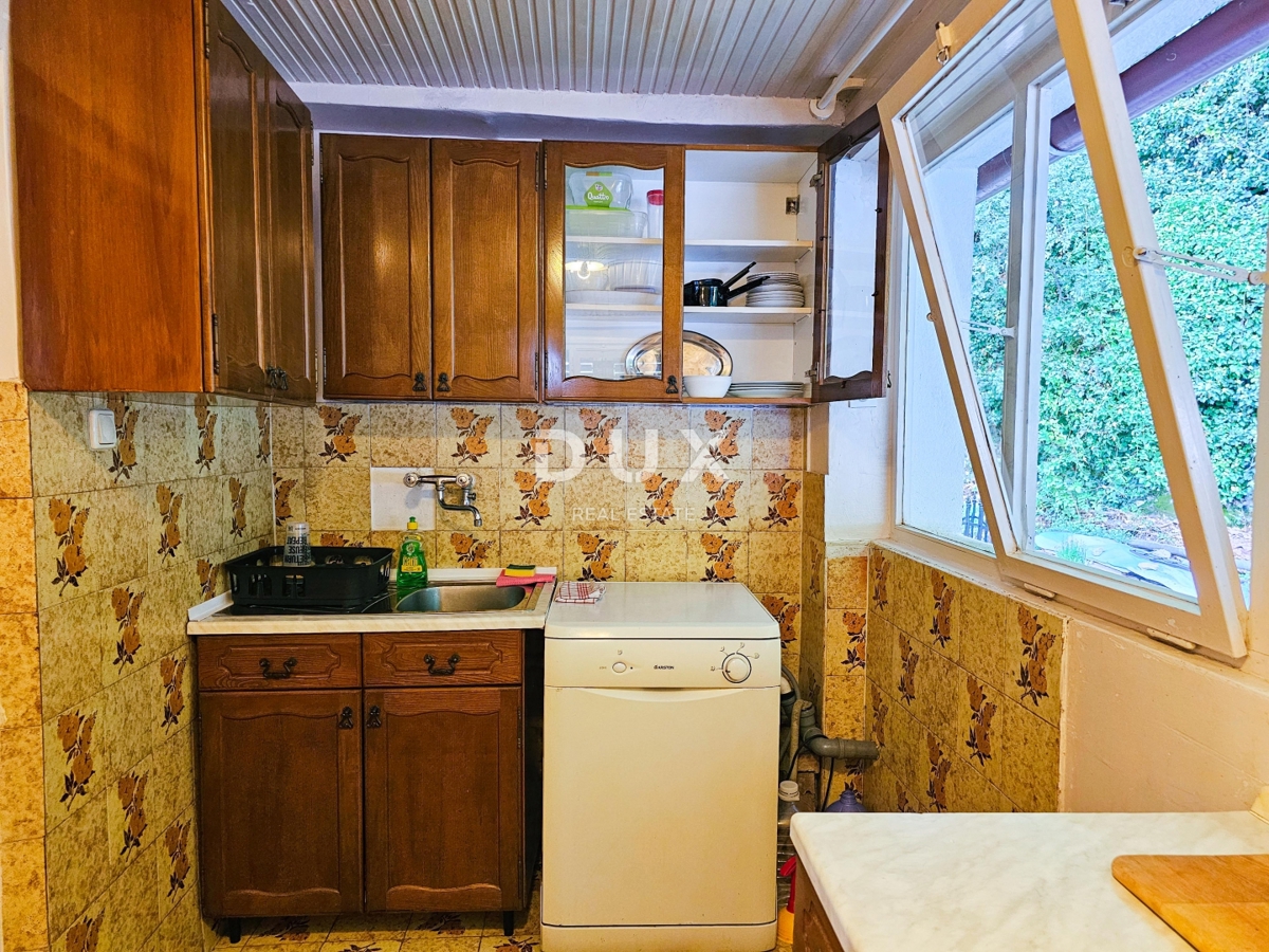 RIJEKA, CENTER - Dupleks stanovanje 104 m2, z dvoriščem in parkiriščem