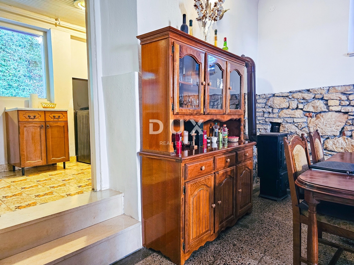 RIJEKA, CENTER - Dupleks stanovanje 104 m2, z dvoriščem in parkiriščem