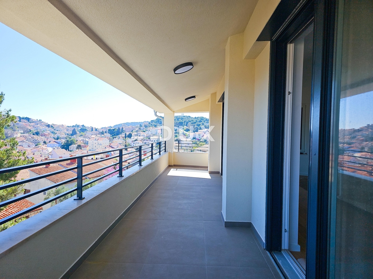 MALI LOŠINJ, CENTER - Edinstven penthouse 100m od morja!