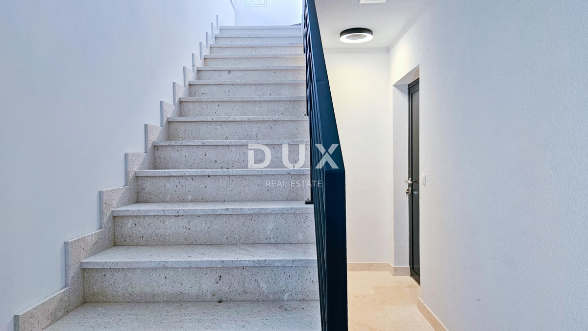 MALI LOŠINJ, CENTER - Edinstven penthouse 100m od morja!