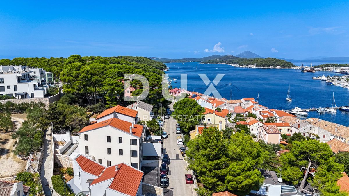 MALI LOŠINJ, CENTER - Edinstven penthouse 100m od morja!