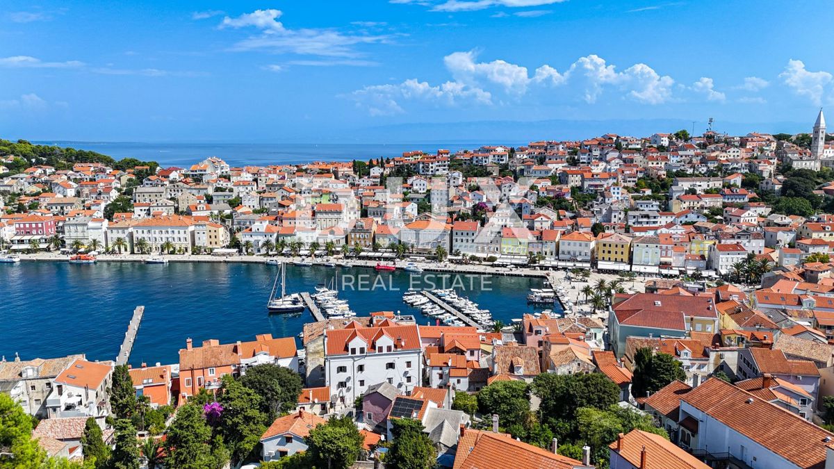 MALI LOŠINJ, CENTER - Edinstven penthouse 100m od morja!