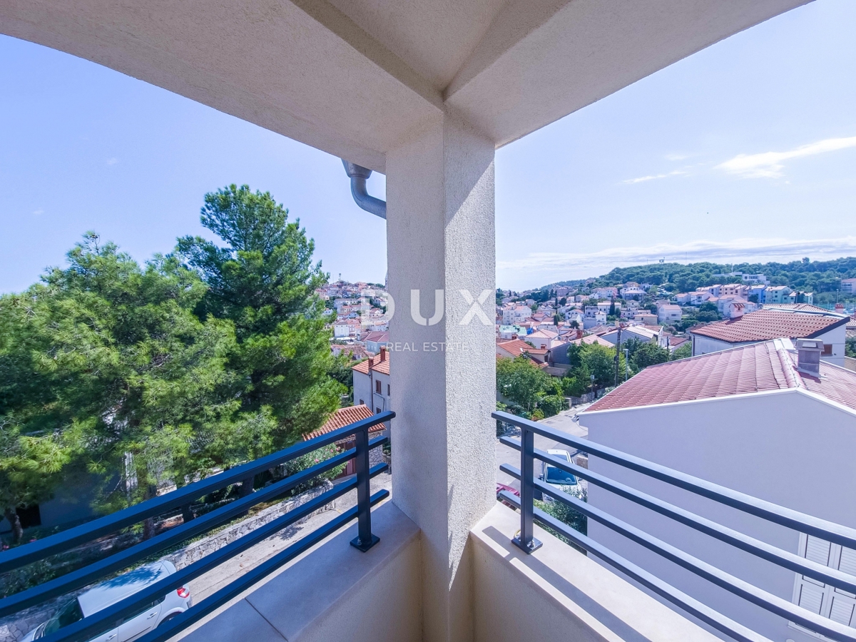 MALI LOŠINJ, CENTER - Edinstven penthouse 100m od morja!