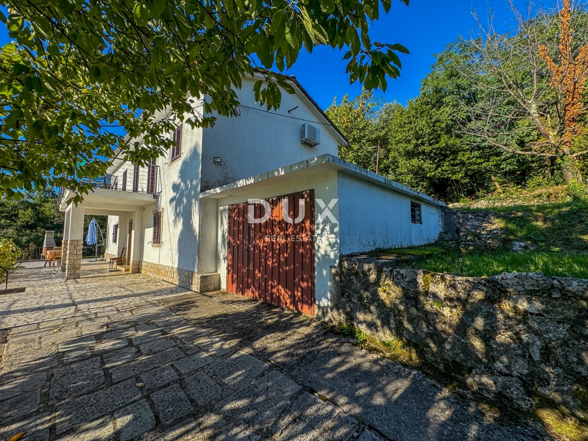 OPATIJA, OPRIĆ – investicijsko gradbeno zemljišče velikosti 2.437 m² s pogledom na morje