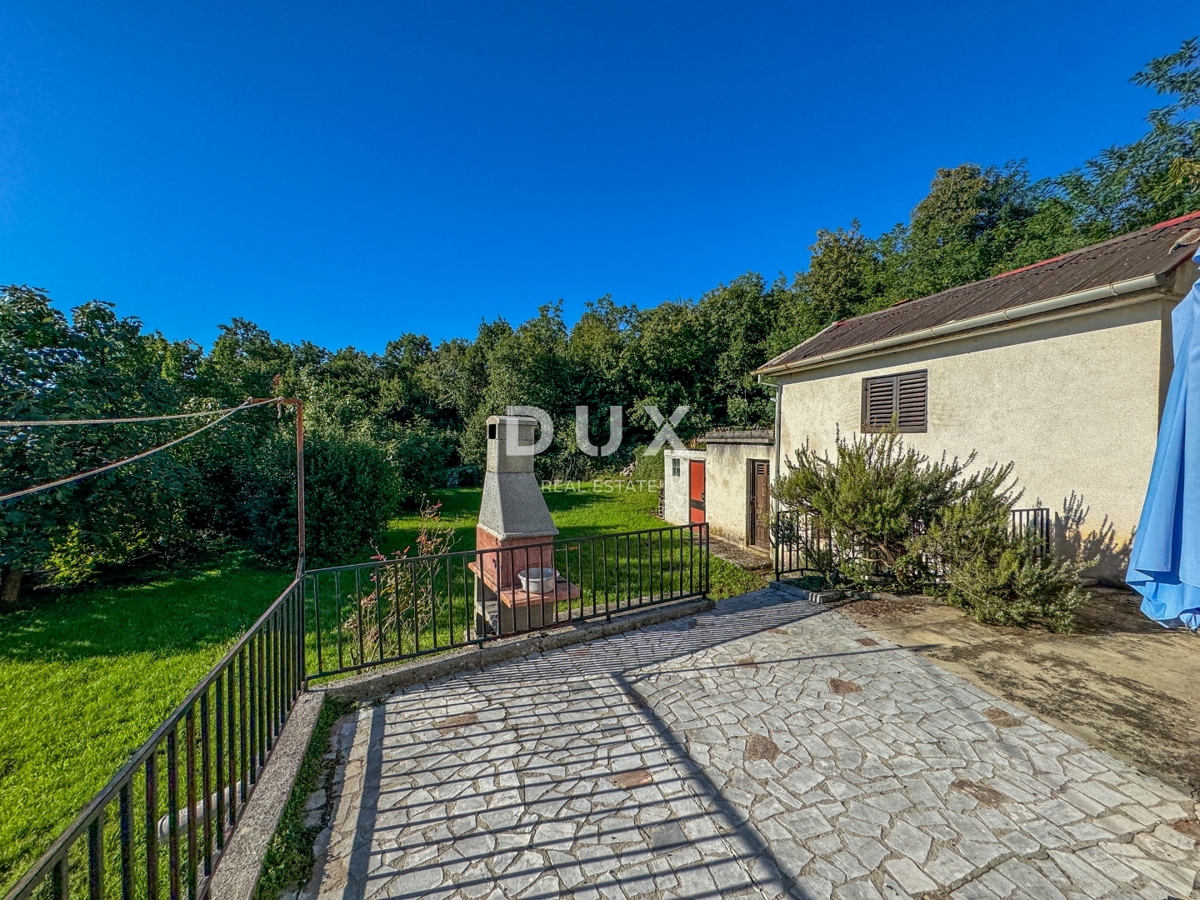 OPATIJA, OPRIĆ – investicijsko gradbeno zemljišče velikosti 2.437 m² s pogledom na morje