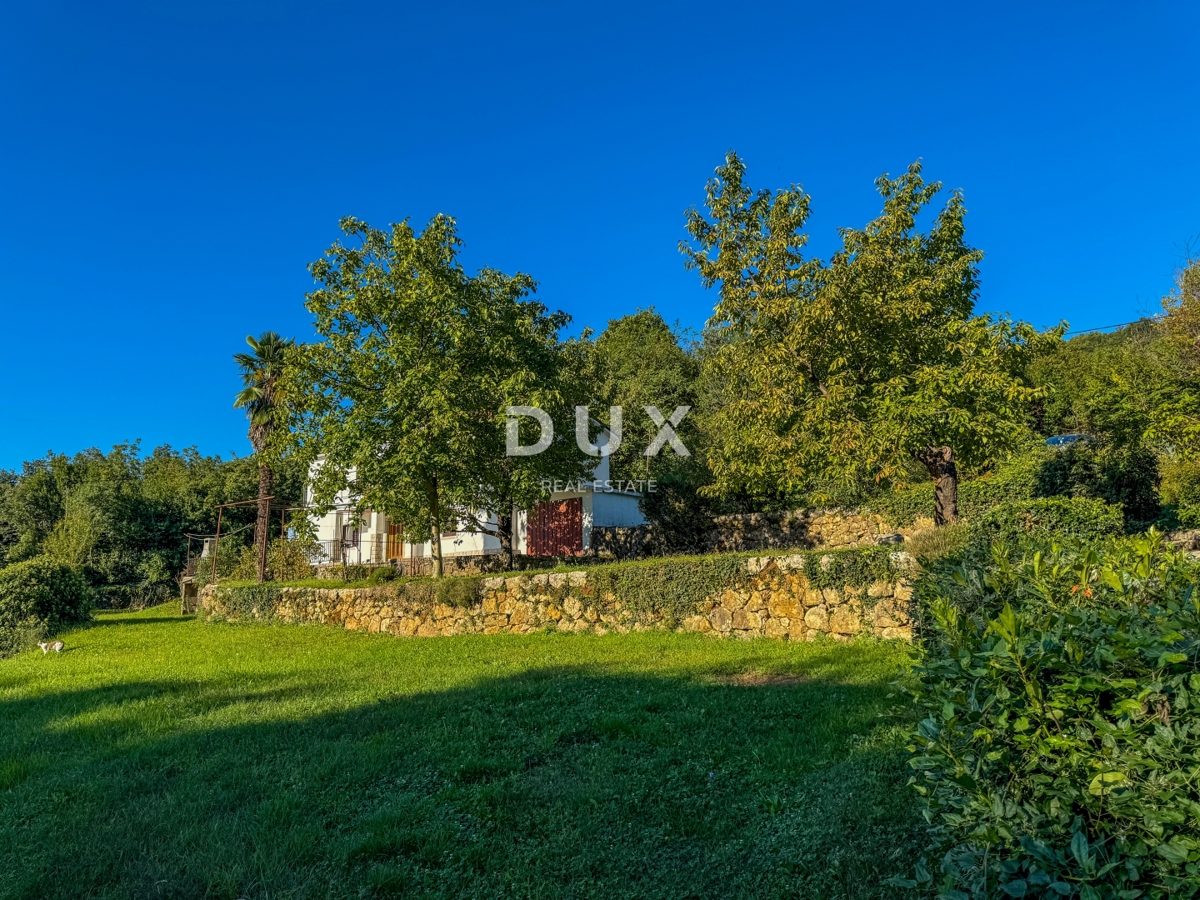 OPATIJA, OPRIĆ – investicijsko gradbeno zemljišče velikosti 2.437 m² s pogledom na morje