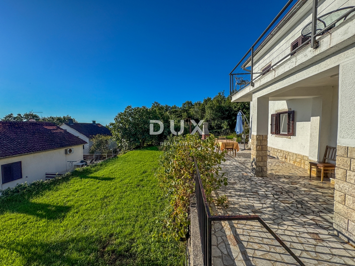 OPATIJA, OPRIĆ – investicijsko gradbeno zemljišče velikosti 2.437 m² s pogledom na morje