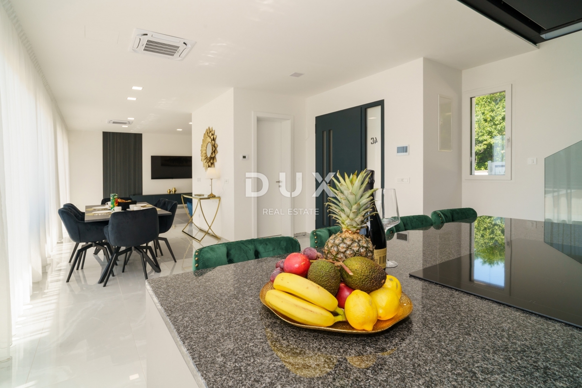 CRIKVENICA, BRIBIR - moderna vila z bazenom, pogled na morje