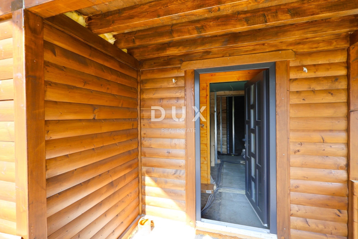 GORSKI KOTAR, LIČ - Samostojna lesena hiša v zaključni fazi, na samem