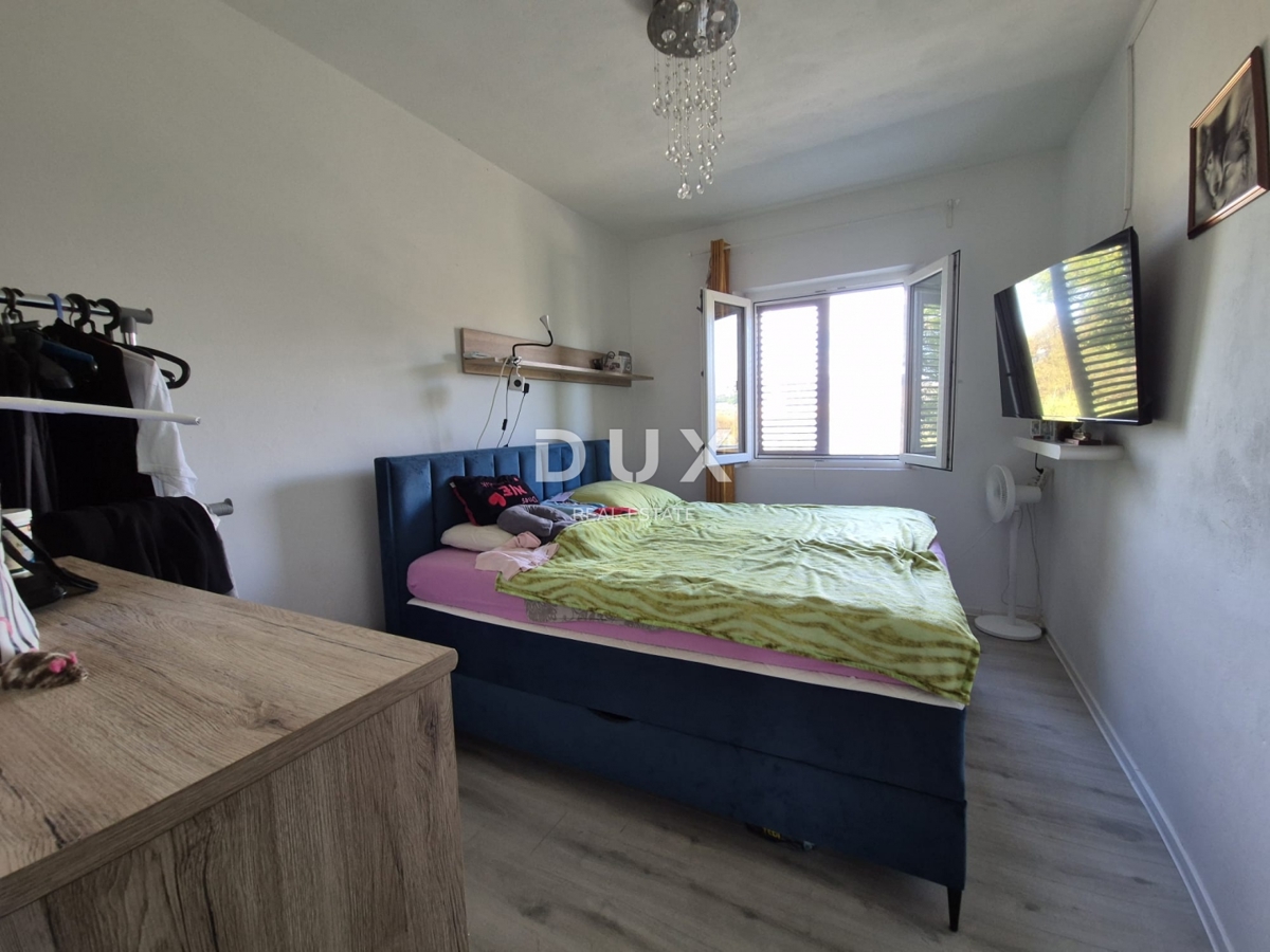 PAG, MESTO PAG - Prostorna hiša s panoramskim razgledom na morje in Velebit