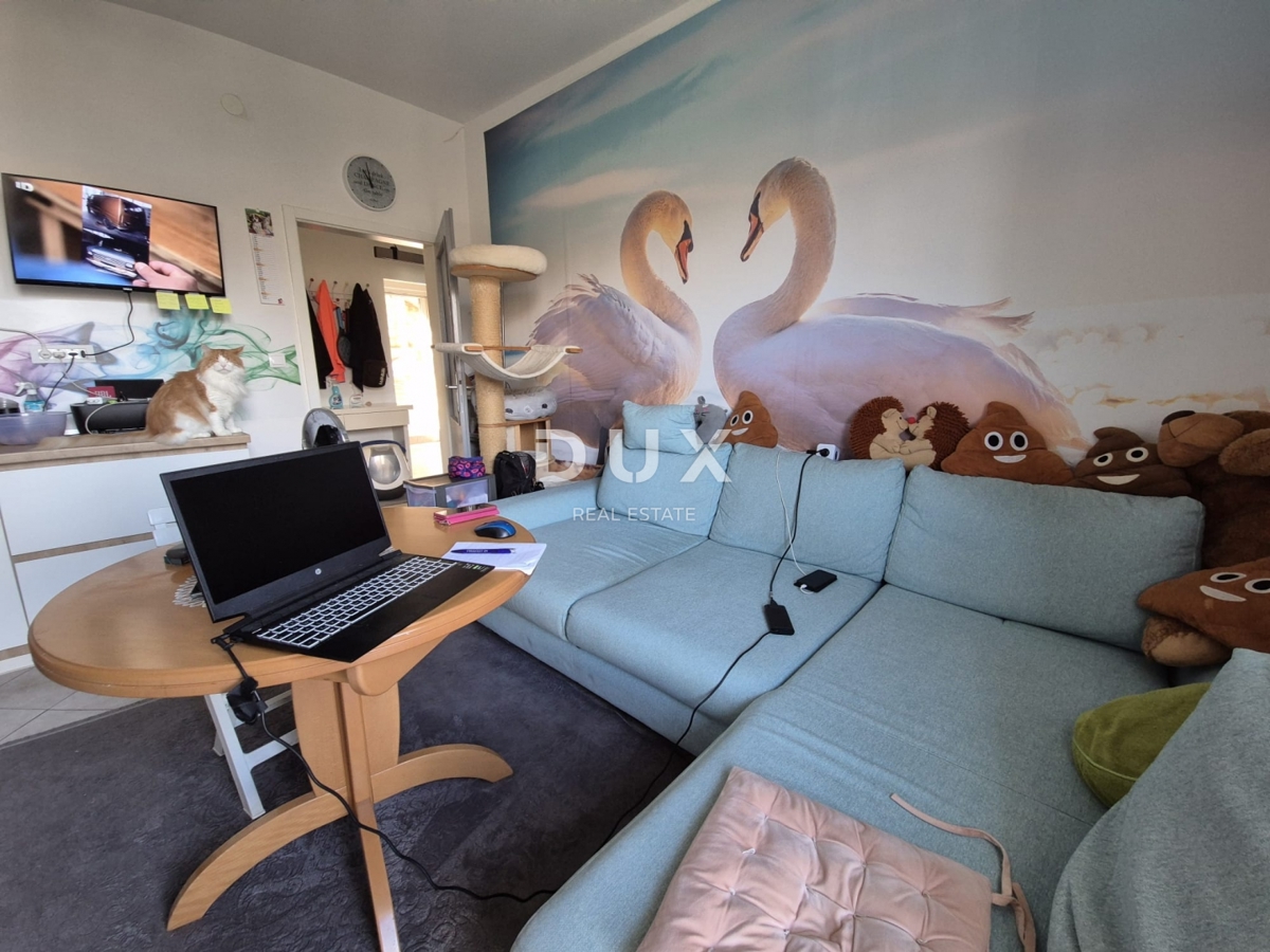 PAG, MESTO PAG - Prostorna hiša s panoramskim razgledom na morje in Velebit