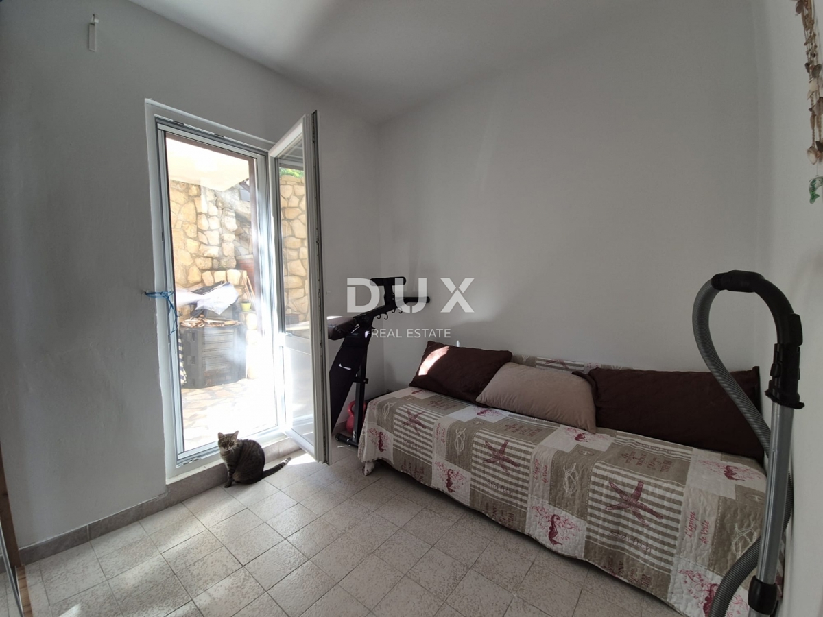 PAG, MESTO PAG - Prostorna hiša s panoramskim razgledom na morje in Velebit