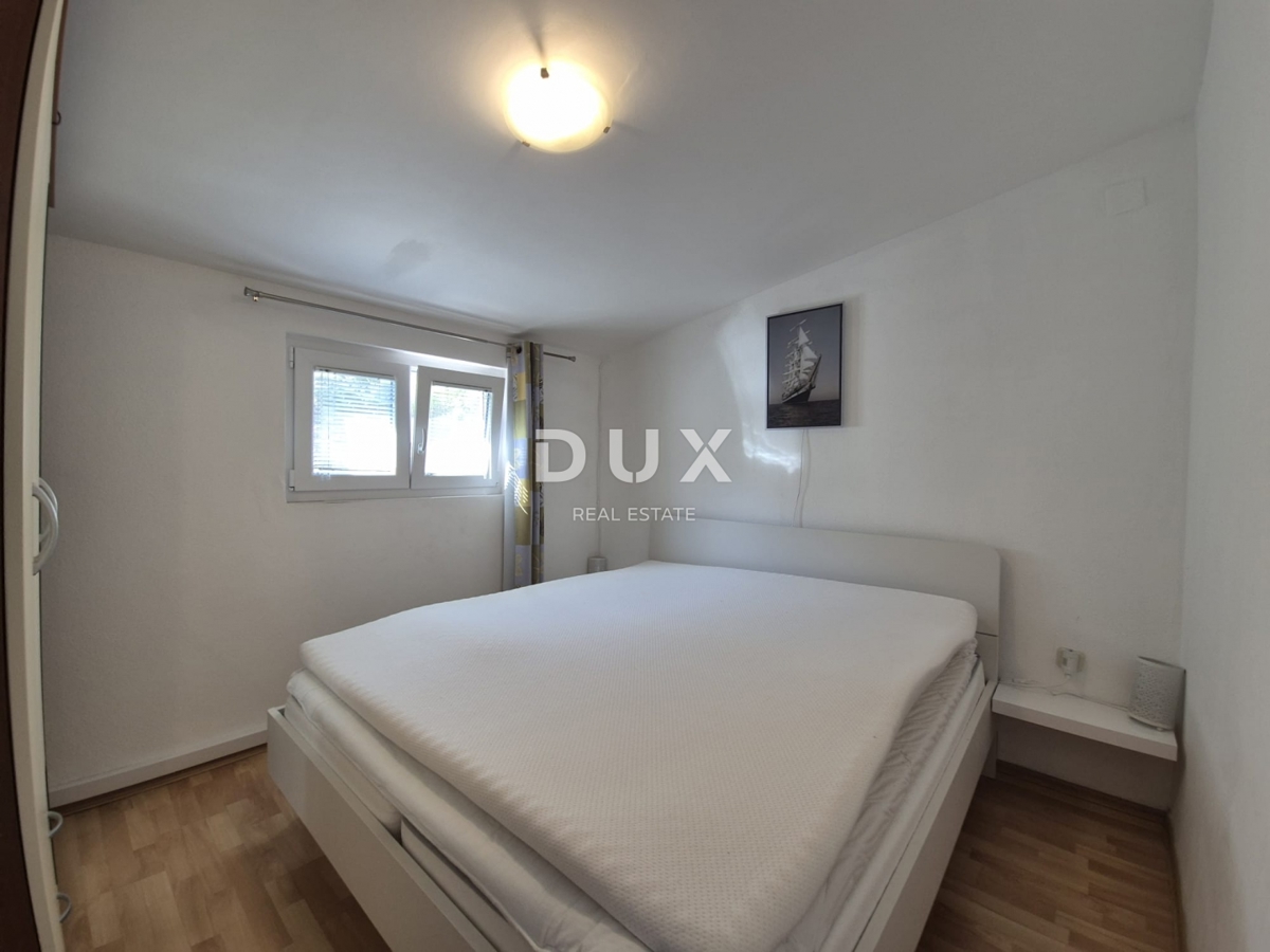 PAG, MESTO PAG - Prostorna hiša s panoramskim razgledom na morje in Velebit