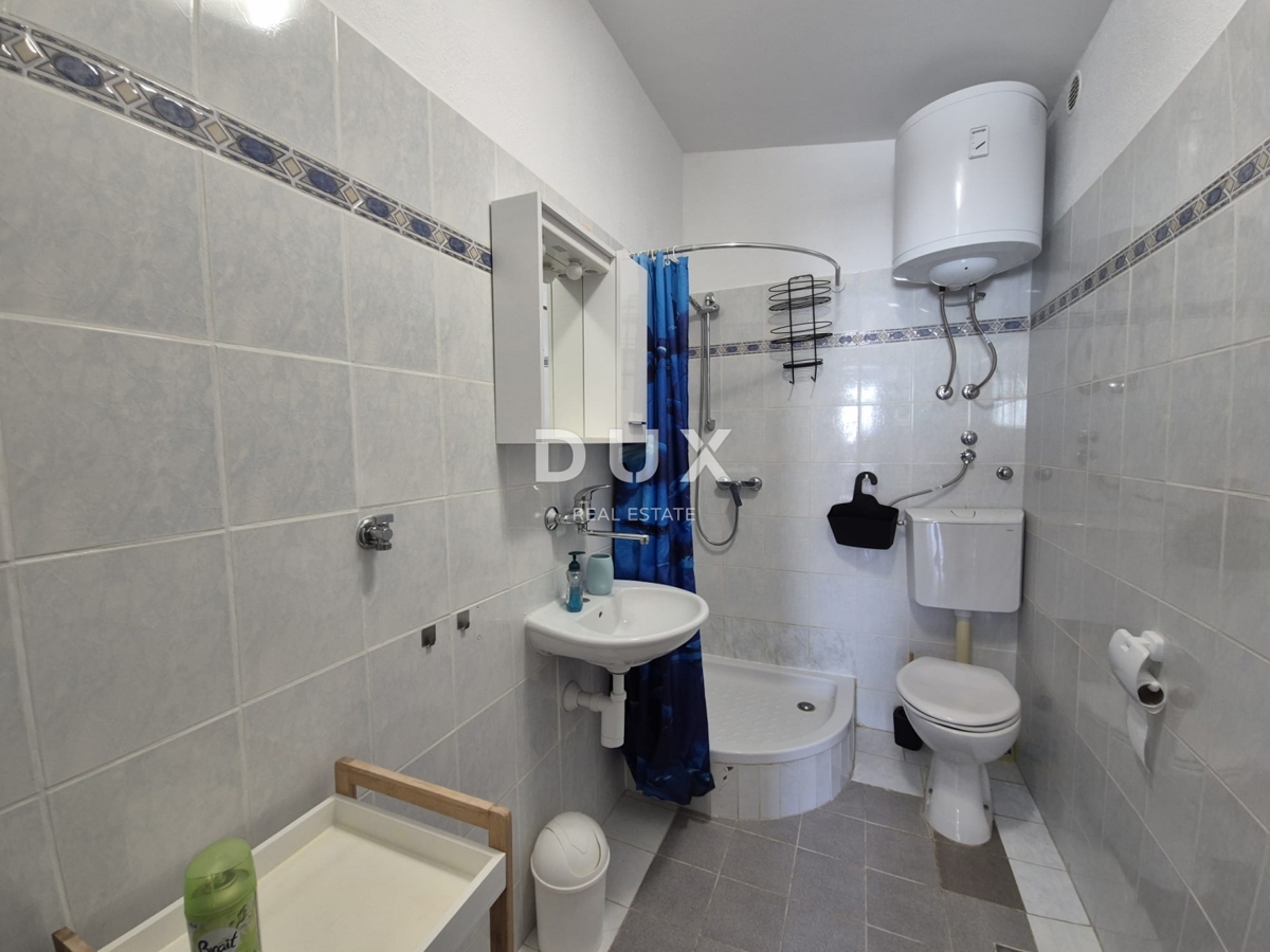 PAG, MESTO PAG - Prostorna hiša s panoramskim razgledom na morje in Velebit